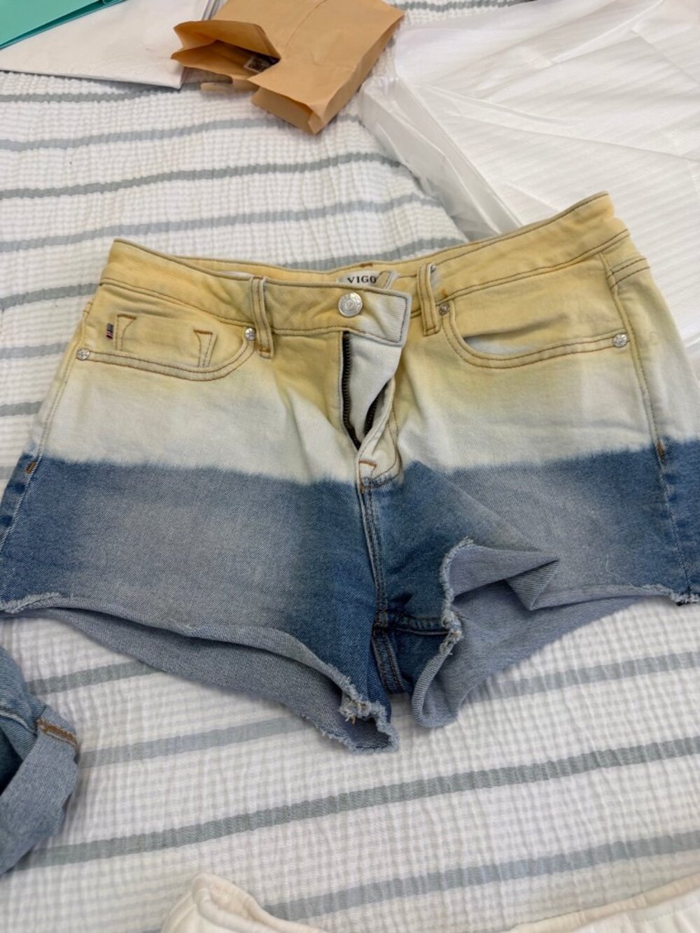 Vigoss Ace High Rise Frayed Hem Short Ombre Dip-Dye Denim Cutoff Size 6